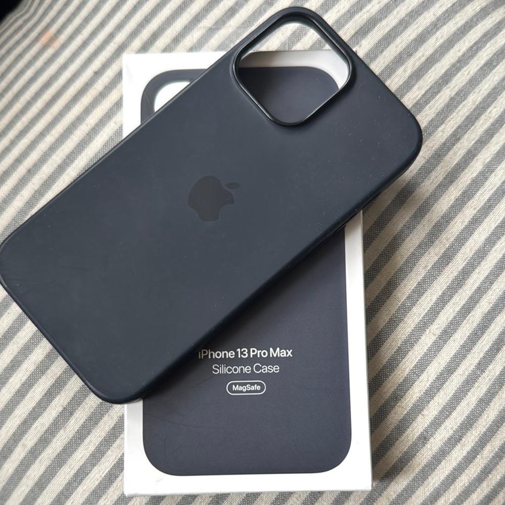 Apple iPhone 13 Pro Max Silicone Case - Midnight